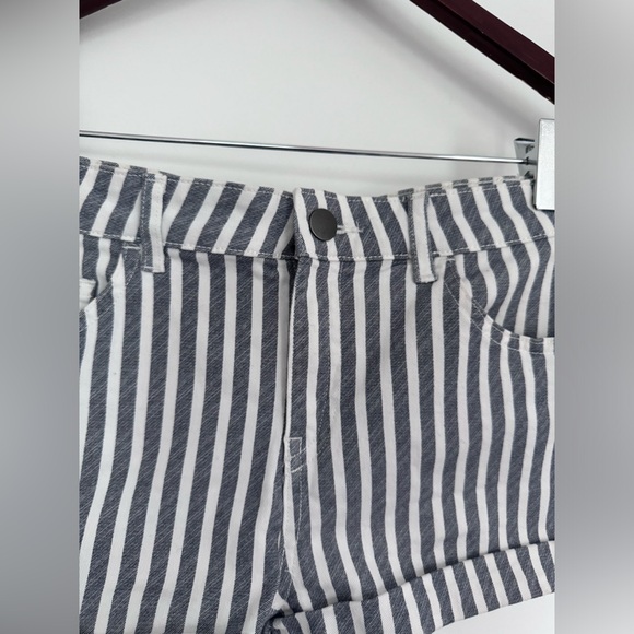 Stripped shorts soft material size 4 H&M like boxer shorts style - Picture 8 of 9